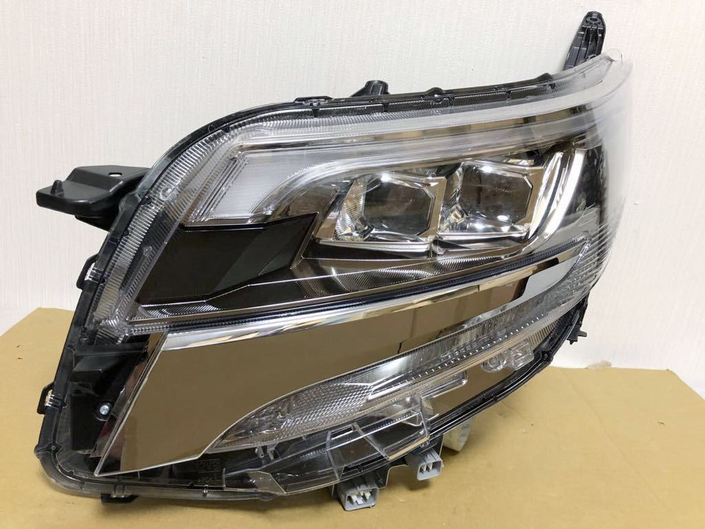 80系ノア 後期純正 LEDヘッドライト右 81110-28J20 ZRR80系 美品 トヨタ 現行 ZRR80 ノア 後期 純正 LED ヘッドライト 80 85 左