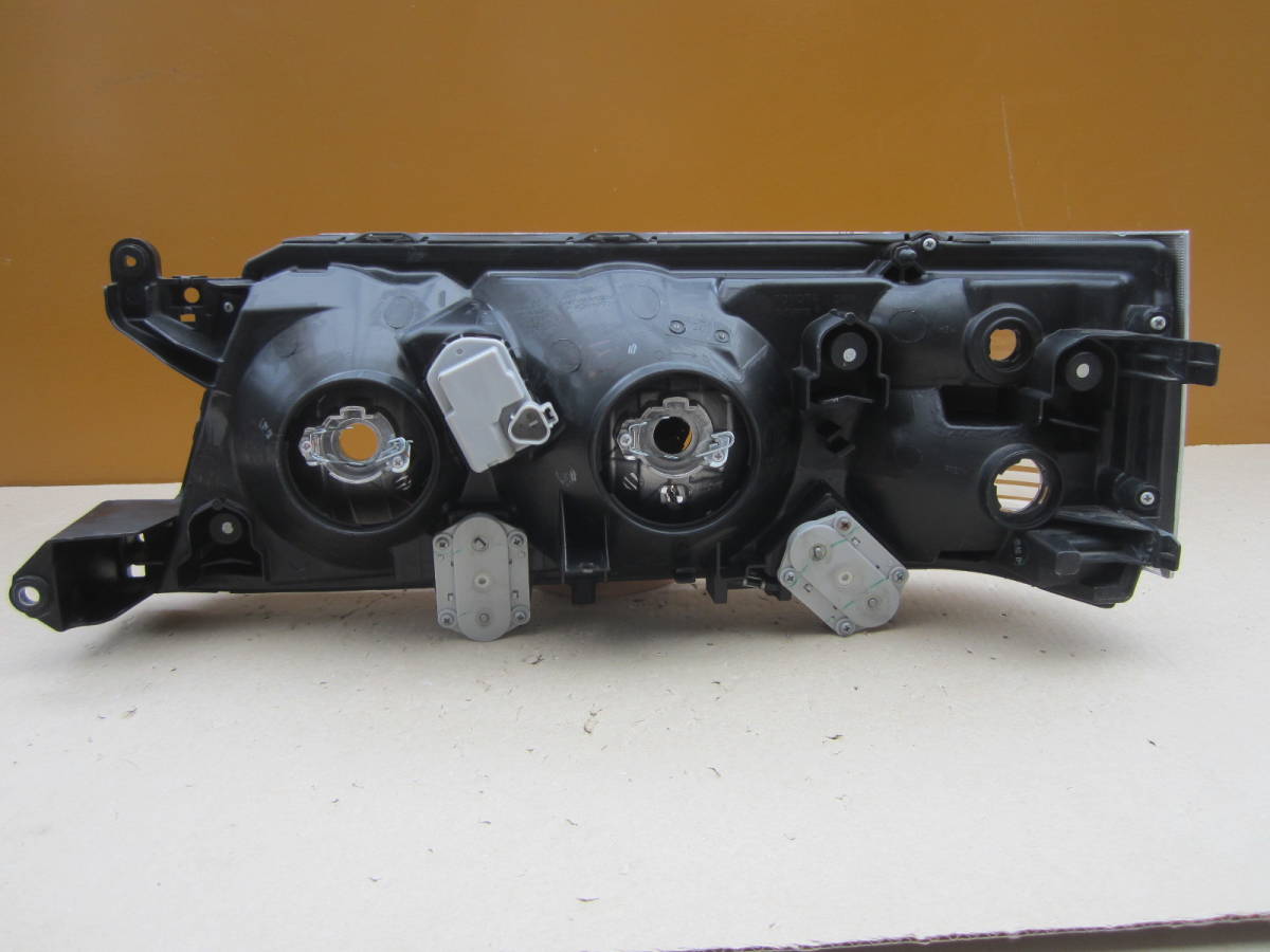 トヨタ コースター XZB40 純正右ヘッドライト ハロゲン KOITO 36-46