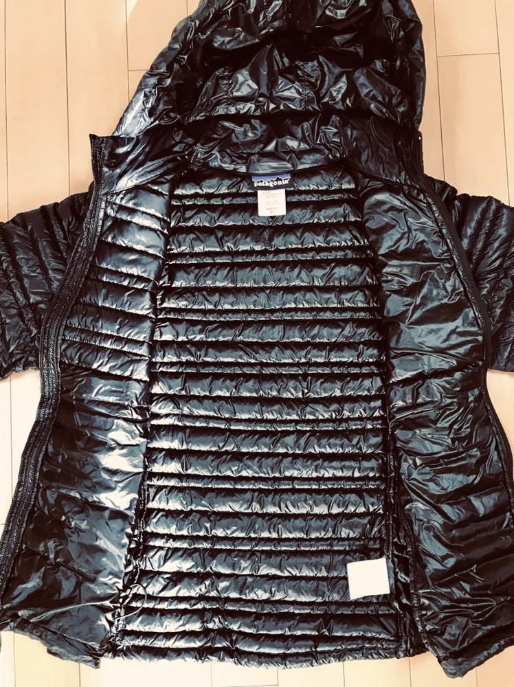 希少サイズ Patagonia ウルトラライト・ダウン・フーディ XS 黒 送料
