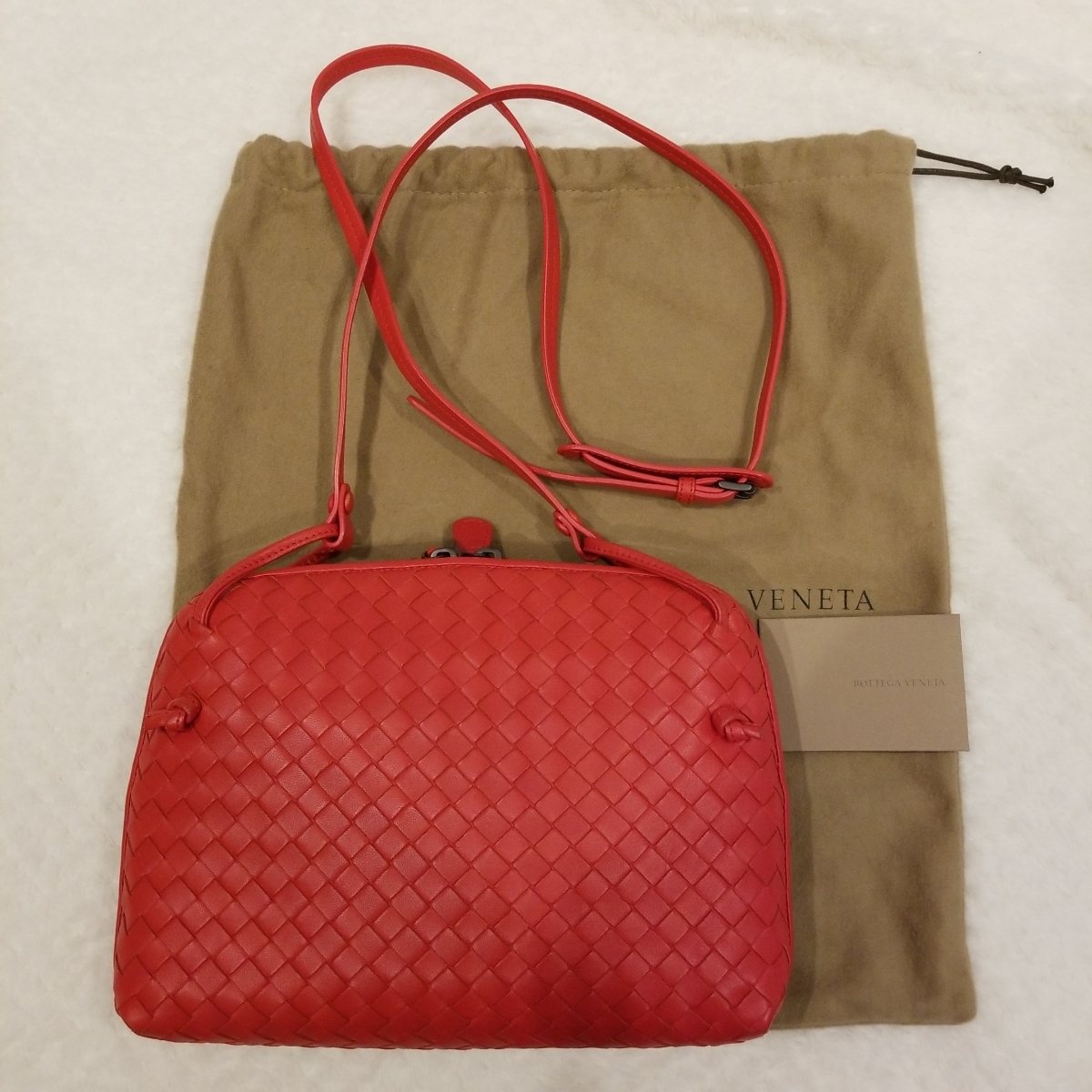 【美品】Bottega Veneta イントレチャート ショルダーバッグ BOTTEGA VENETA ボッテガ ショルダーバッグ 赤 イントレチャート 美品