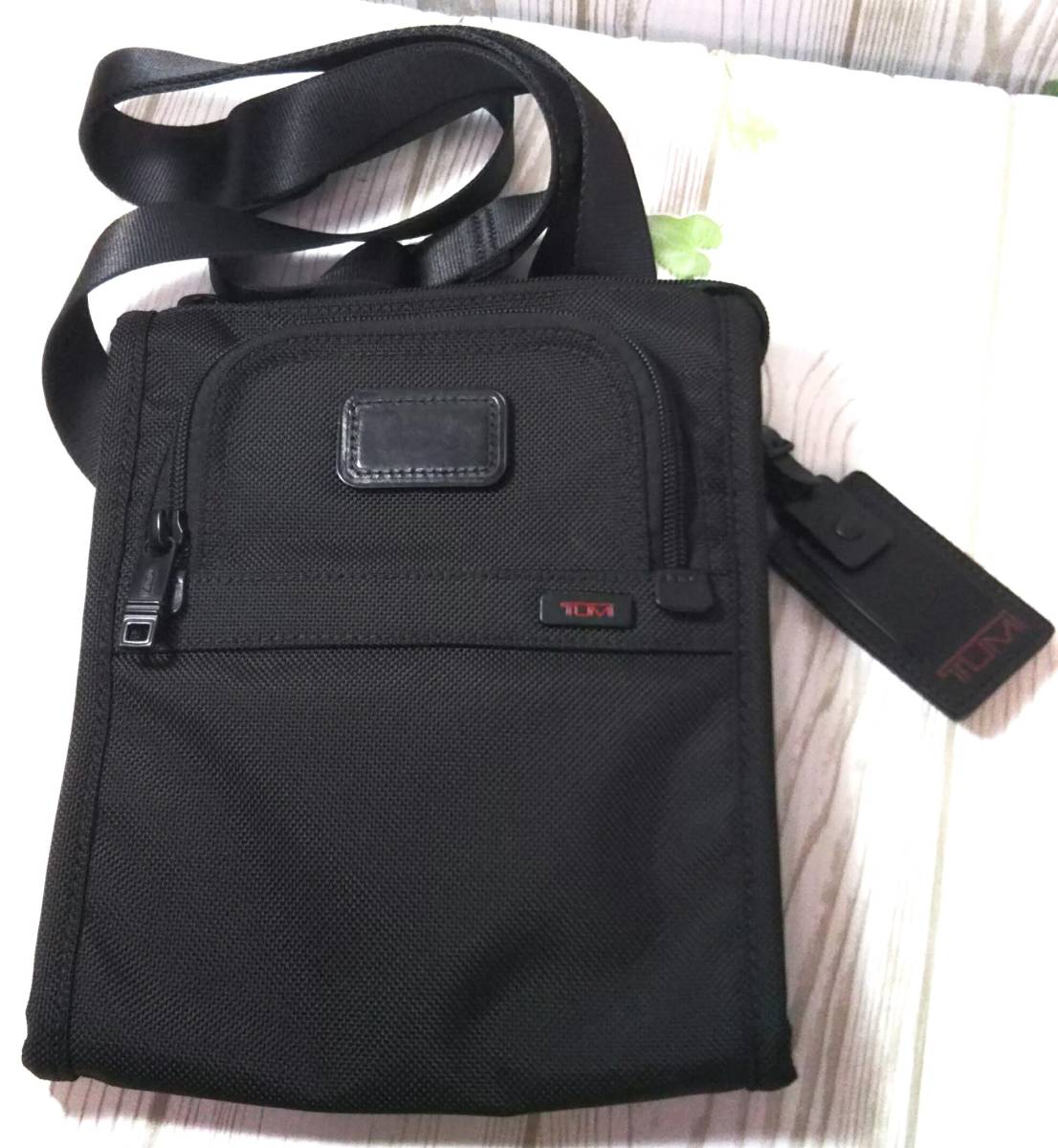 TUMI トゥミ ショルダーバッグ ブラック 【公式通販】