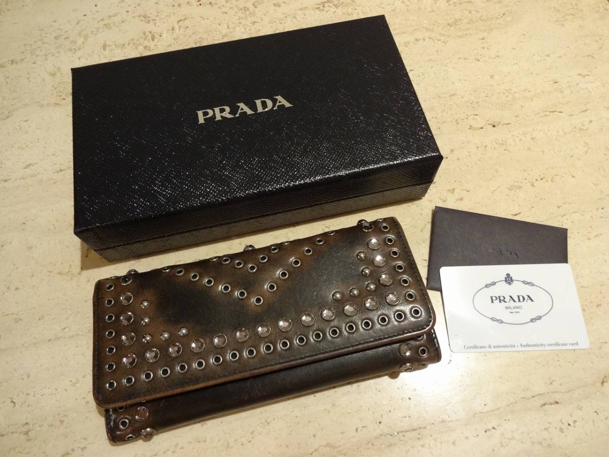 プラダ　スタッズ　ラインストーン　長財布 プラダ PRADA 長財布 - プラダスタッズラインストーン長財布 PRADA