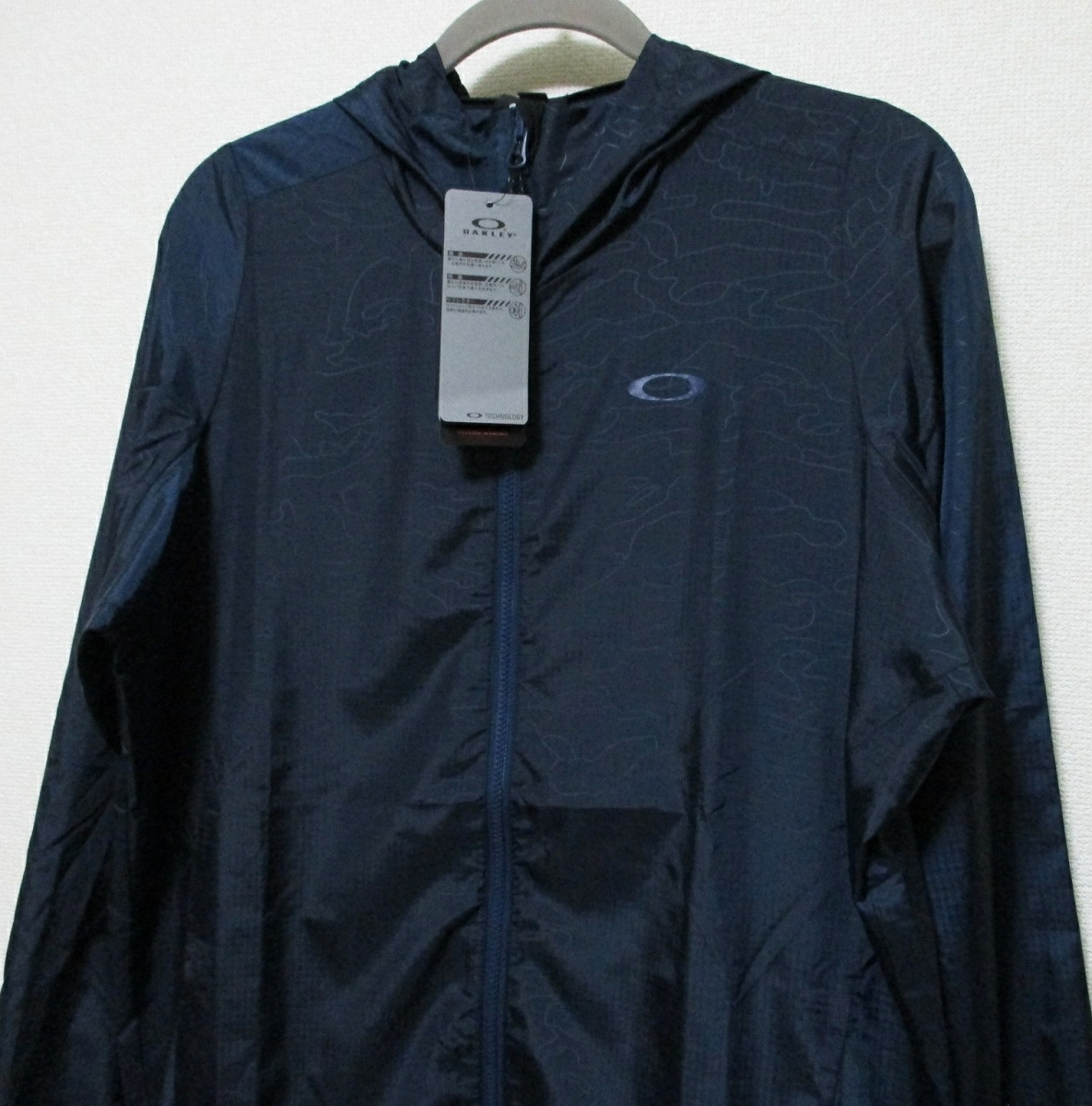 L ネイビー 新品 未使用 OAKLEY オークリー エンボス グラフィック ウインド フーディー パーカー ジャケット 紺 秋冬 軽量 撥水 ゴルフ 等 オークリー OAKLEY ◆ Miner™ ネイビー（ブランドオークリー）（バッグ・小物 サイズ:L