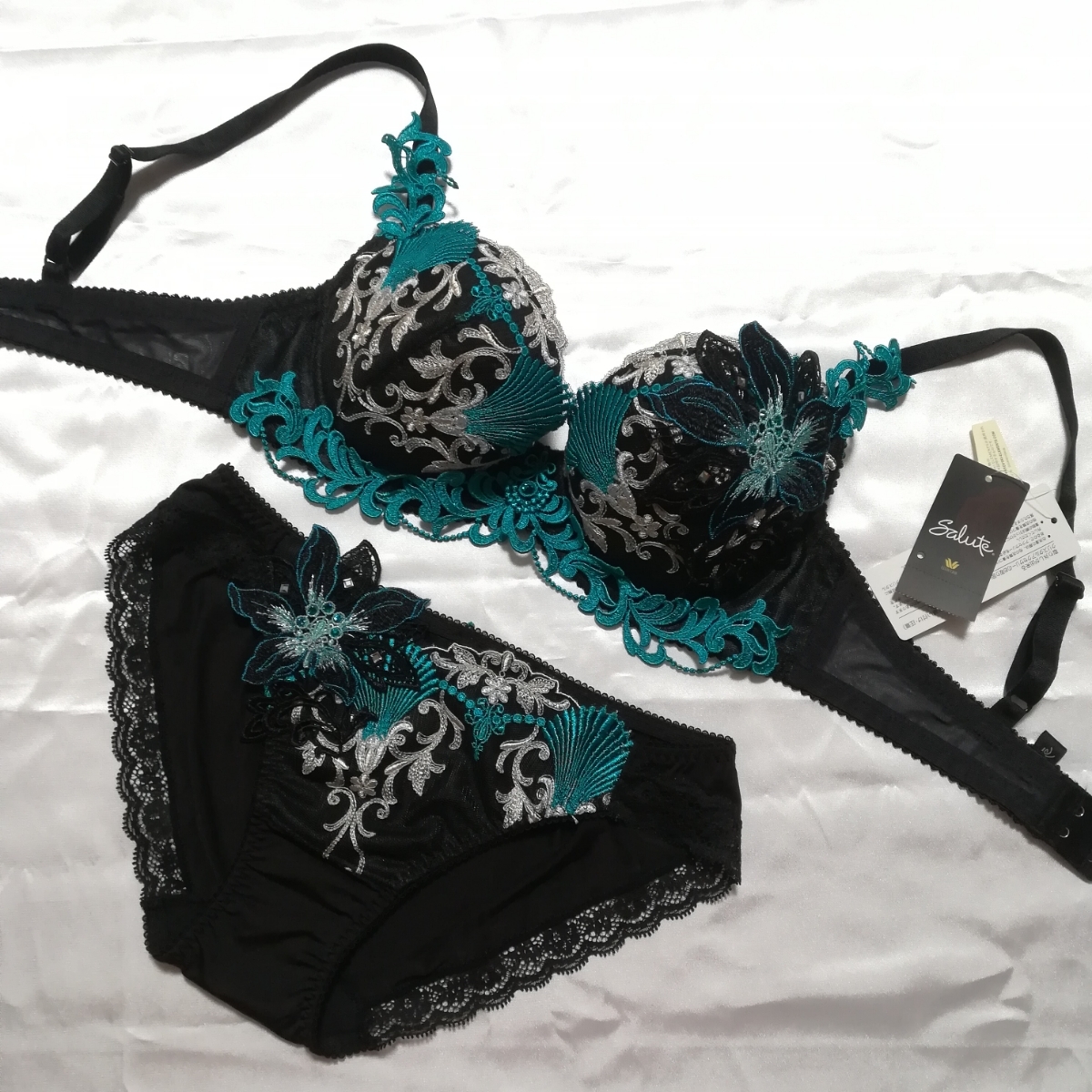 ワコール/サルート/深海の宮殿/BR/ブラジャーE65・ノーマルショーツM/スワロフスキークリスタルプレステージ/BTJ424/PTJ724 サルート Wacoal Salute BCDEFGHI 21G C・D