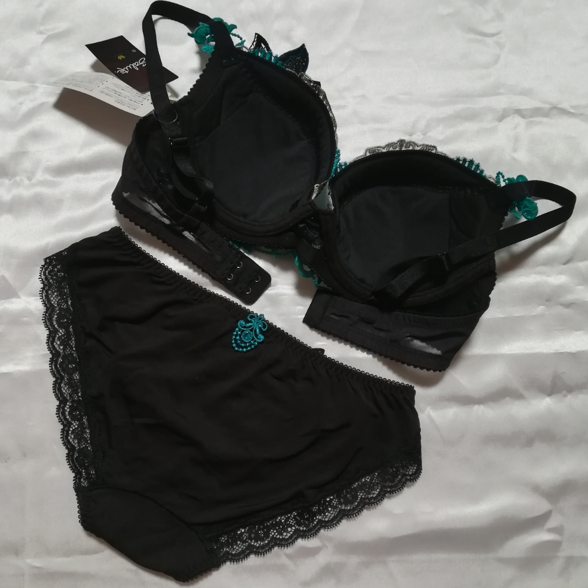 ワコール/サルート/深海の宮殿/BR/ブラジャーE65・ノーマルショーツM/スワロフスキークリスタルプレステージ/BTJ424/PTJ724 サルート Wacoal Salute BCDEFGHI 21G C・D