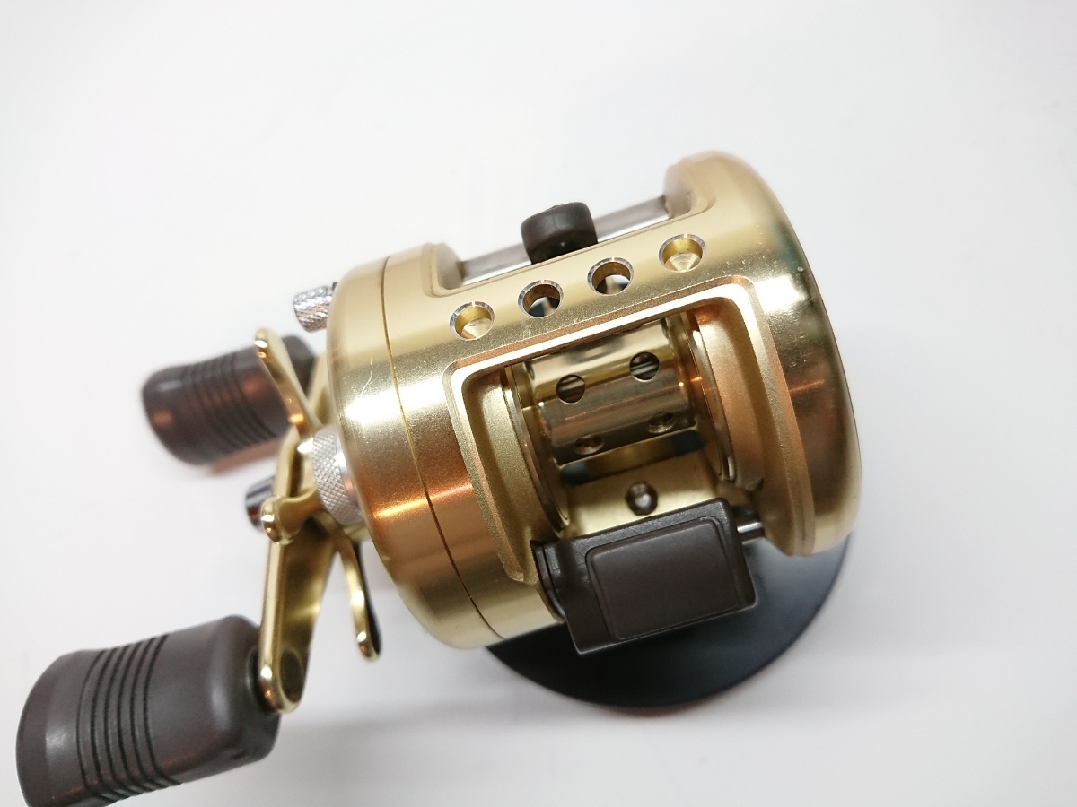 キレイめ！ シマノ カルカッタ 101XT 左ハンドル RH384 SHIMANO