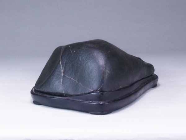 水石 鑑賞石 盆石 千軒石 近景山形石 ウブ石 蒼黒石 小品石 添配 添景 盆栽 雨竹亭] 【瀬田川石(台座付)】添景 添配 水石 盆栽 盆景 盆石 鑑賞石