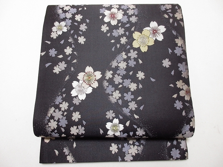 【数量限定，豊富な】 ドークブア 六通柄袋帯 夜桜 こむさ もーど 西陣辻梅 逸品 Ｂ31(仕立て上がり)｜売買されたオークション情報、yahooの商品情報をアーカイブ公開 - オークファン 仕立て上がり