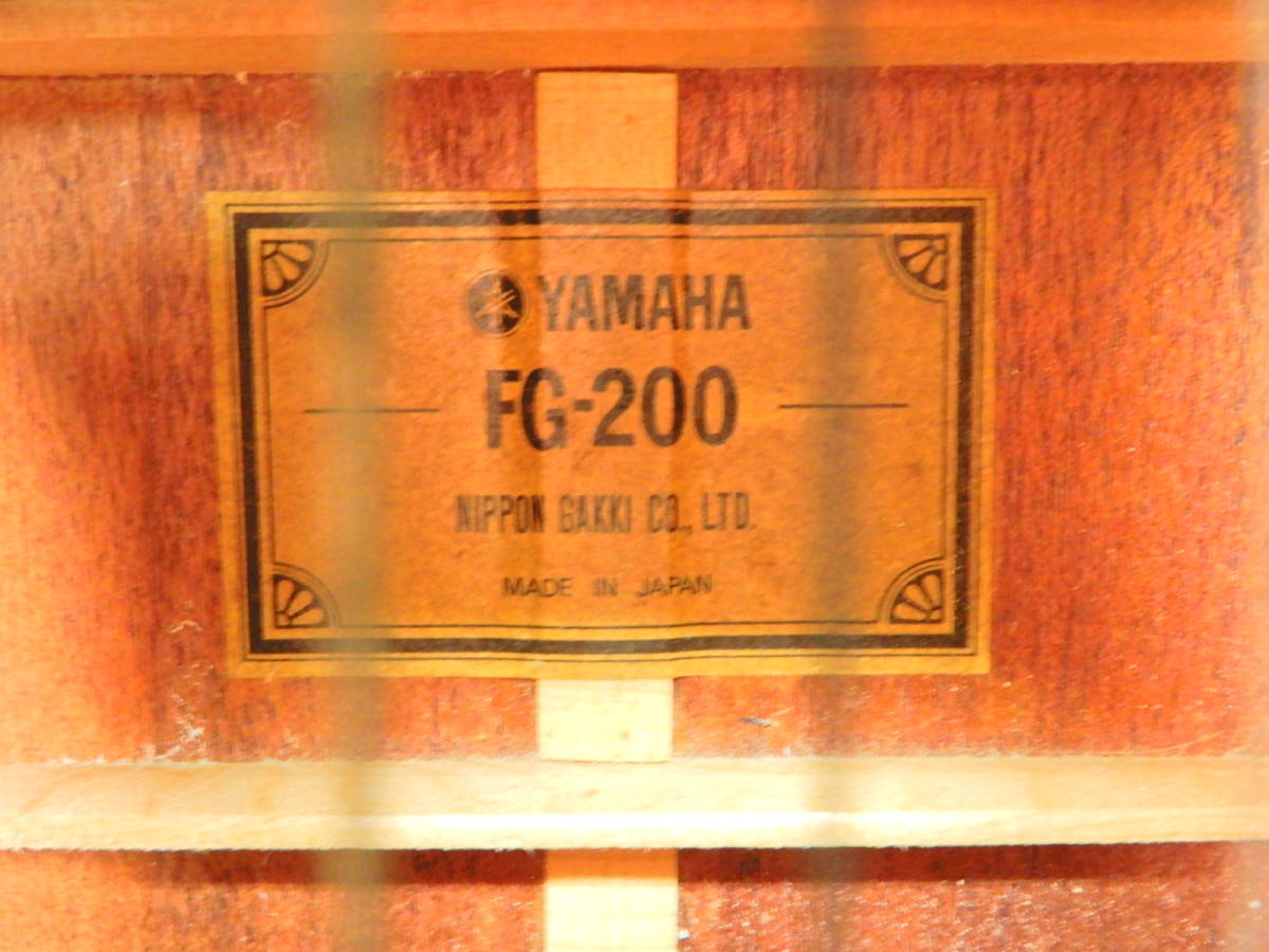 YAMAHA ヤマハ　FG-200 アコースティックギター　ハードケース付き YAMAHA FG-200 アコースティックギター ハードケース付き YAMAHA