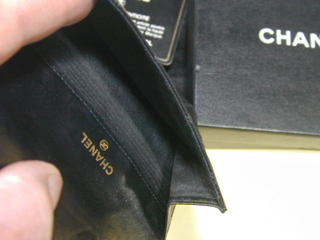 シャネル CHANEL Wホック　二つ折り財布 ラムスキン