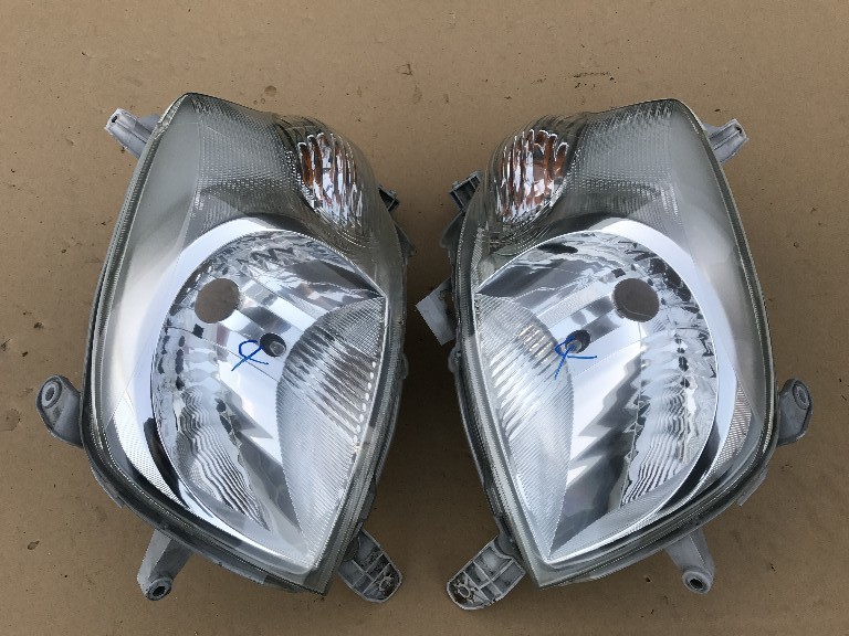 エッセ　L235S　ヘッドライト左右　 レべ付き ダイハツ エッセ L235S/L245S ヘッドライト 左右 ヘッドランプ 電動