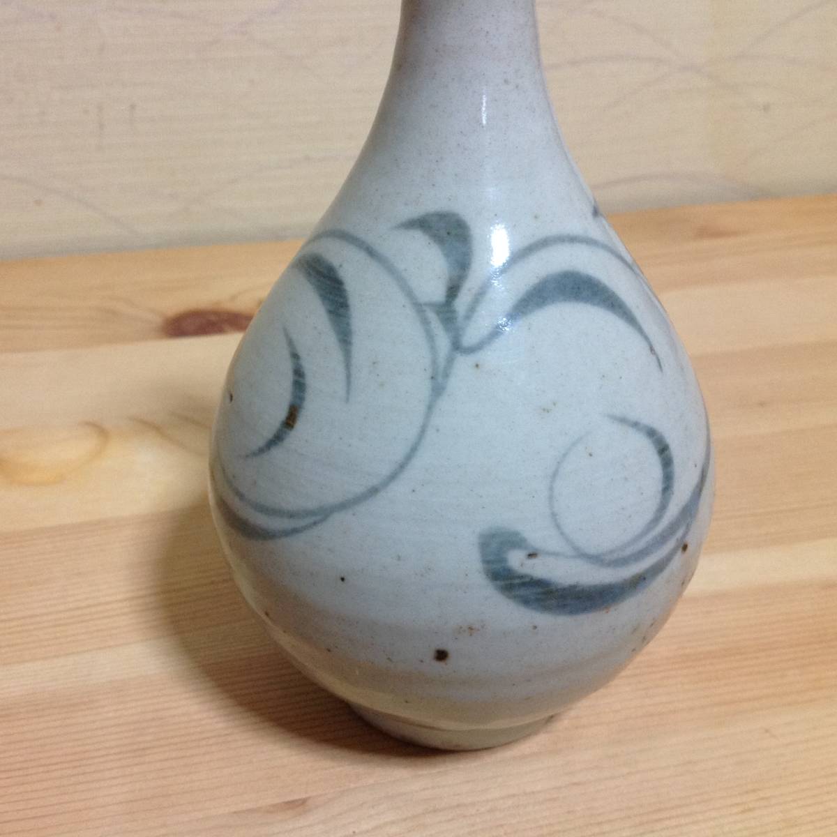 初期に近い古伊万里の 唐草文徳利 酒器には向かず 花活け用 箱無し 古