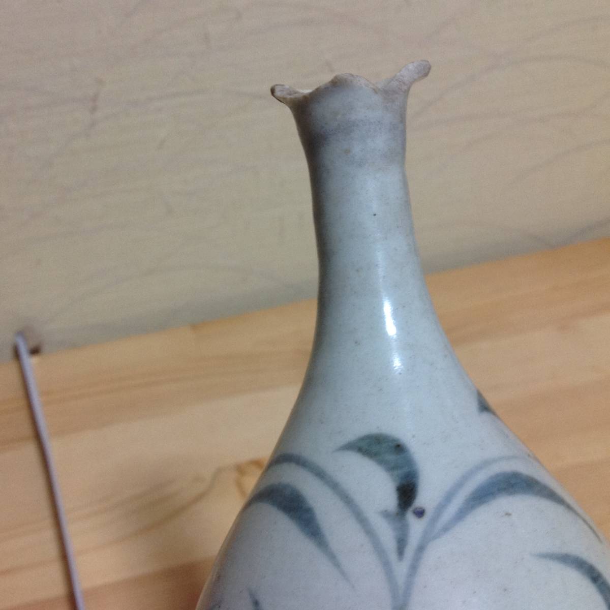 初期に近い古伊万里の 唐草文徳利 酒器には向かず 花活け用 箱無し 