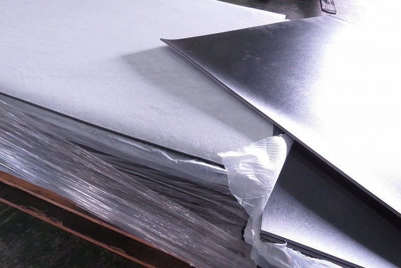 351884629.5
