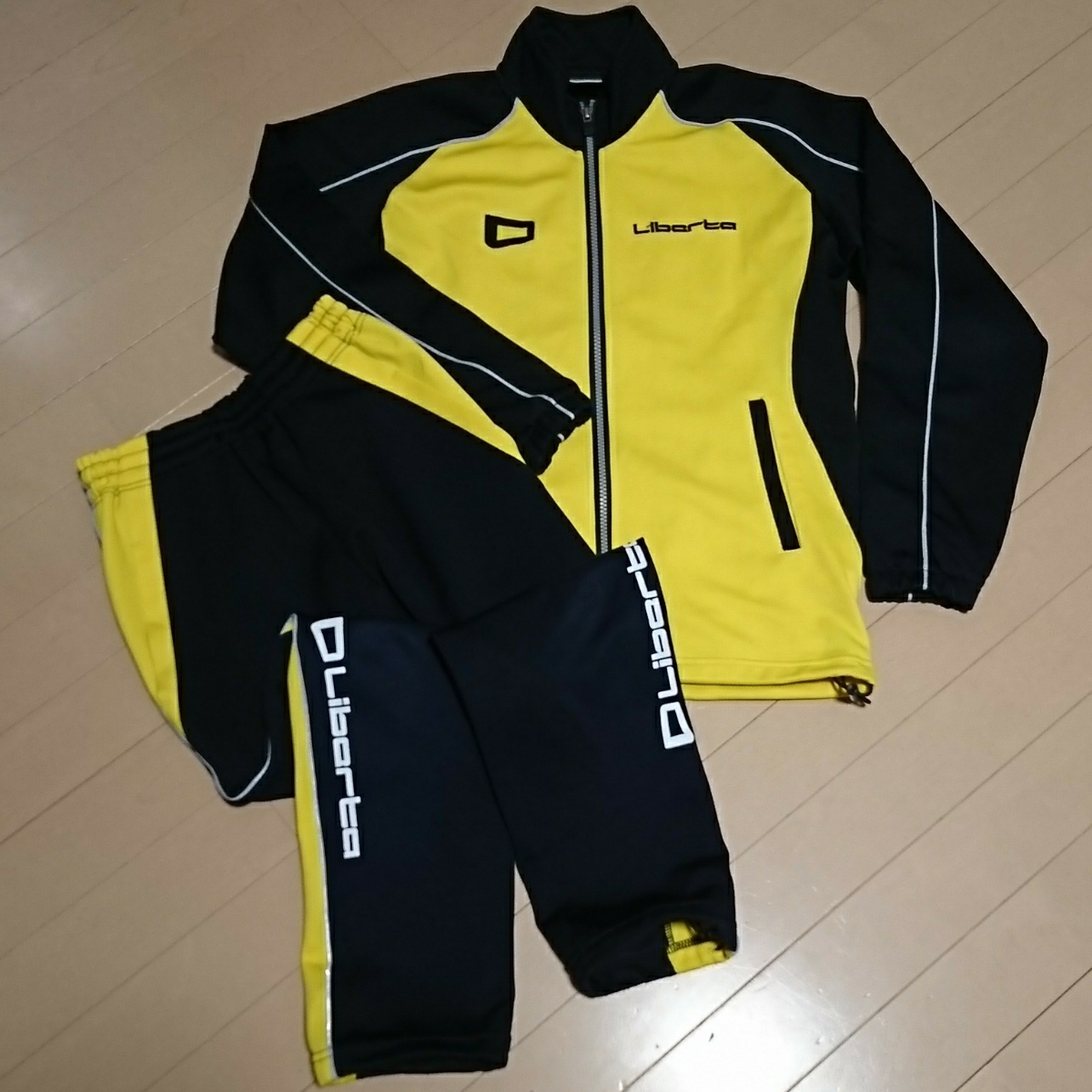 リベルタ 150 ジャージ上下セット サッカースクール洗い替えに セット まとめ売り 売買されたオークション情報 Yahooの商品情報をアーカイブ公開 オークファン Aucfan Com