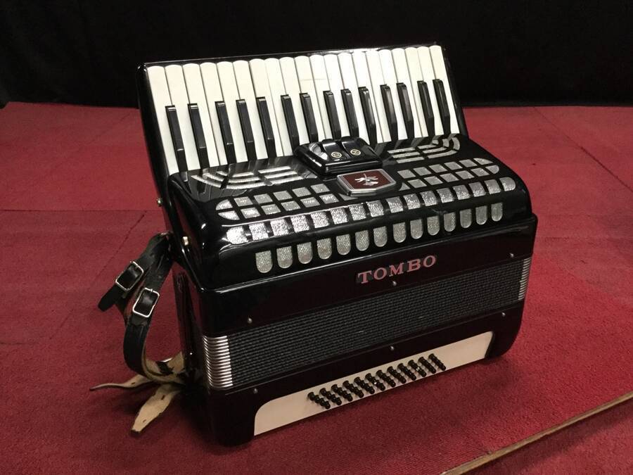 楽器】アコーディオン No.52 TOMBO ケース付き【ジャンク品】 TOMBO