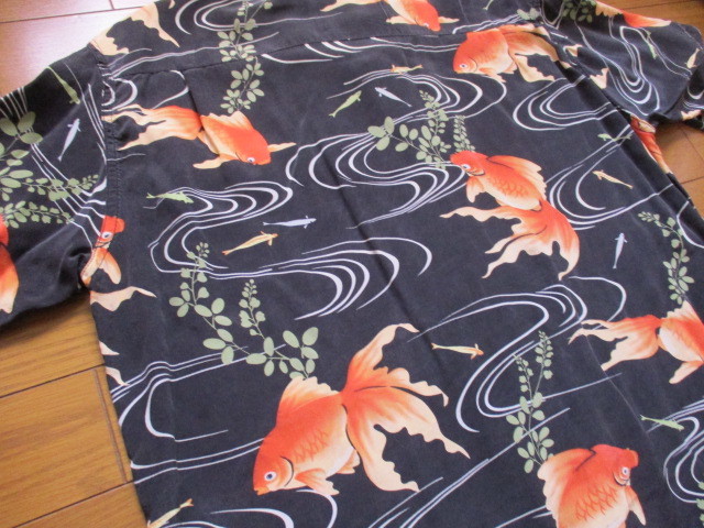 r*e様 MAKANALEI（マカナレイ）　アロハシャツ 金魚柄　 Lサイズ　新 MAKANALEI ハワイ アロハシャツ 金魚柄 黒 シルク100% マカナレイ