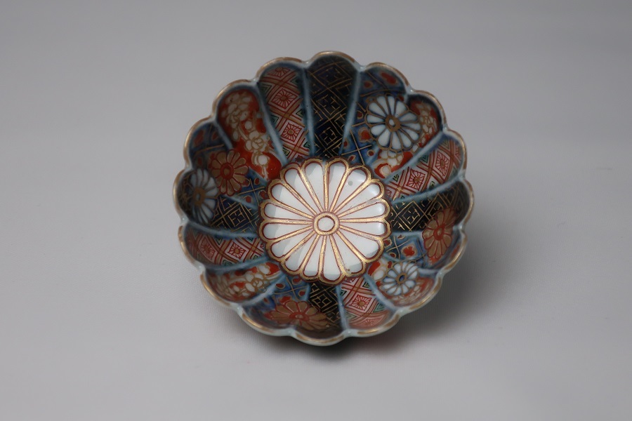 驚きの破格値，お買い得 浅草SAKURA 色絵金欄手伊万里輪花盃 江戸時代(金襴手)｜売買されたオークション情報、yahooの商品情報をアーカイブ公開 - オークファン 伊万里、有田