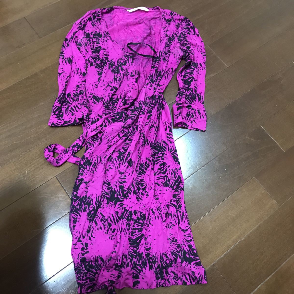 ダイアンフォンファステンバーグ ピンク ワンピース サイズ2 ワンピース 売買されたオークション情報 Yahooの商品情報をアーカイブ公開 オークファン Aucfan Com