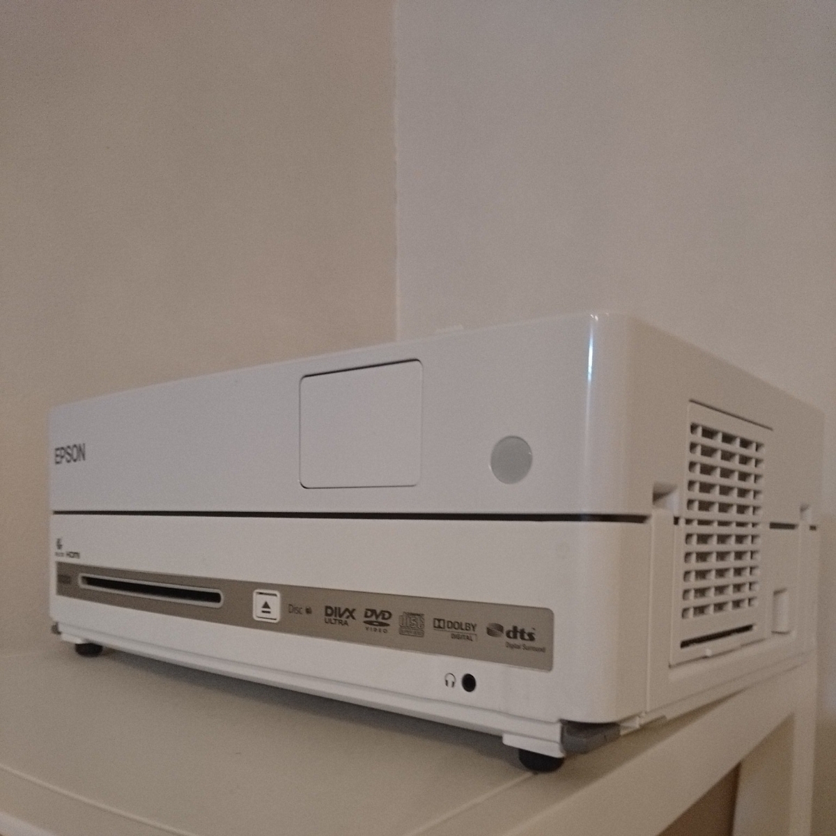 EPSON プロジェクター EH-DM30 EH-DM30｜EPSON dreamio ホーム