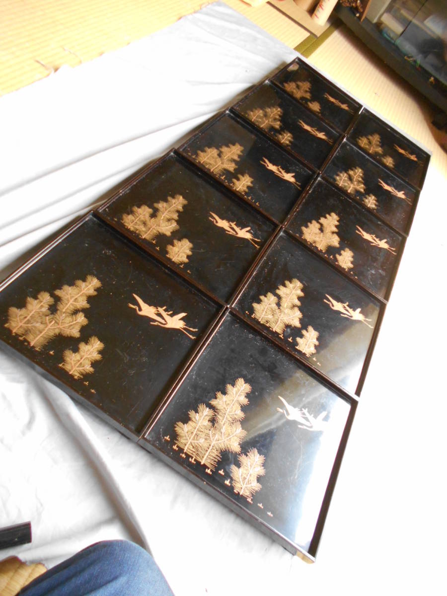 美品、「吸い物膳」、「四方角膳」、「黒漆塗」、「若松・丹頂鶴二羽…金蒔ゑ」、「唐木」、「十客」、「共箱」bm436 黒漆塗若竹蒔絵吸い物膳（20客） 文化遺産オンライン - 漆塗 磨蒔絵 膳の通販