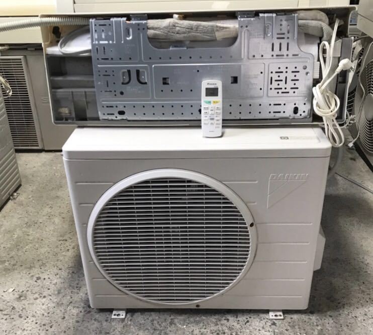 ダイキンエアコン AN22MEBBS-W ★2011年製★ 中古ですが程度は良い！リモコン&据え付け板あります！