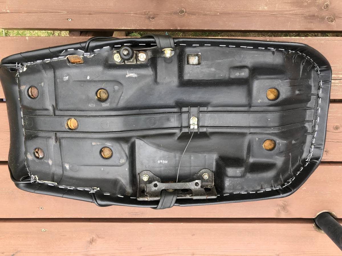 CBX400.550F 美品大川製タックロールシート 純正ベース！金具付き 一回のみ使用品_4