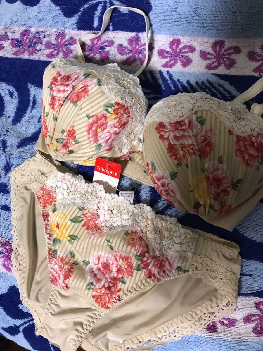 トリンプ Triumph アモスタイル フリーミーブラ ショーツセットd70 M Freeeme 70 売買されたオークション情報 Yahooの商品情報をアーカイブ公開 オークファン Aucfan Com