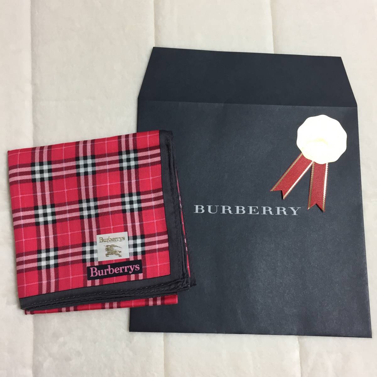紙袋付き バーバリー Burberry メンズ ハンカチ ギフトケース シール付き ノバチェック プレゼント 35 父の日にも 服飾小物 売買されたオークション情報 Yahooの商品情報をアーカイブ公開 オークファン Aucfan Com