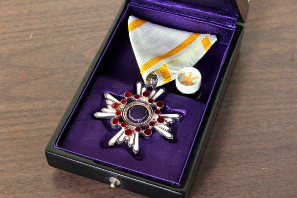 勲章 勲六等瑞宝章 旧日本軍 | Yahoo - 勲六 徽章 アンティーク 当時 記章