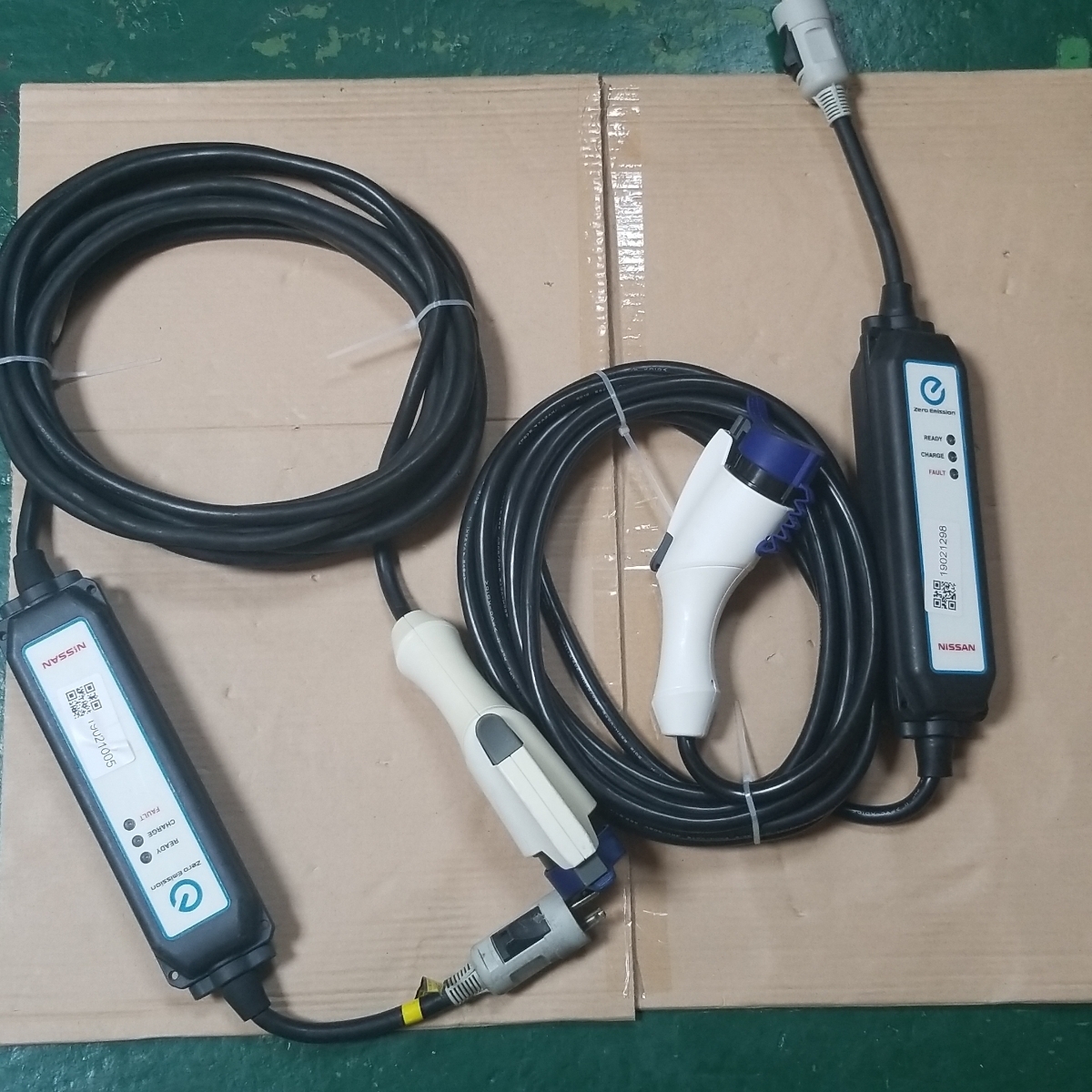 日産　リーフ　充電ケーブル　6WX0A 車 日産 リーフ 充電ケーブル 6WX0A