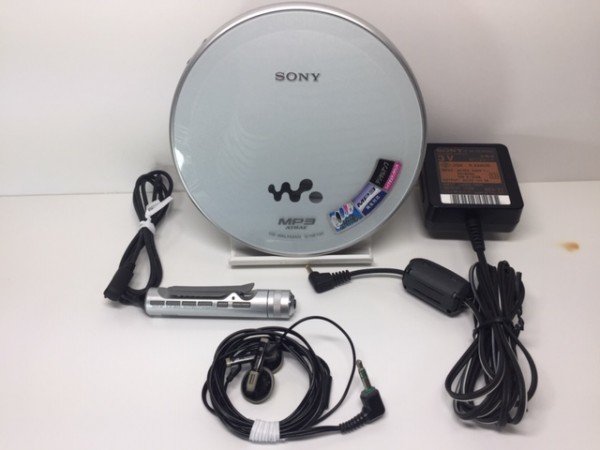 064-12) 1円～[ 美品 動作品 ] SONY CDウォークマン D-NE730 シルバー