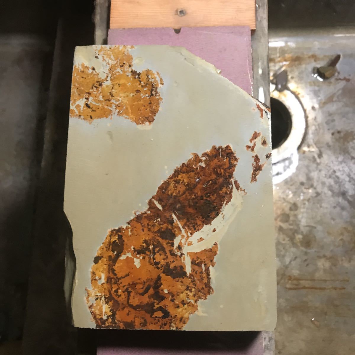 天然砥石 若狭 戸前 778g 合砥 仕上砥 鉋 鑿 大工道具 包丁 小刀 彫刻刀 木彫 カミソリ 研ぎ 研磨 砥石 天然砥石 若狭 | 道具の専門 若狭田村山巣板 -