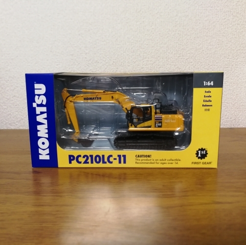 新品 1/64 First Gear コマツ 油圧ショベル PC210LC KOMATSU PC210LC