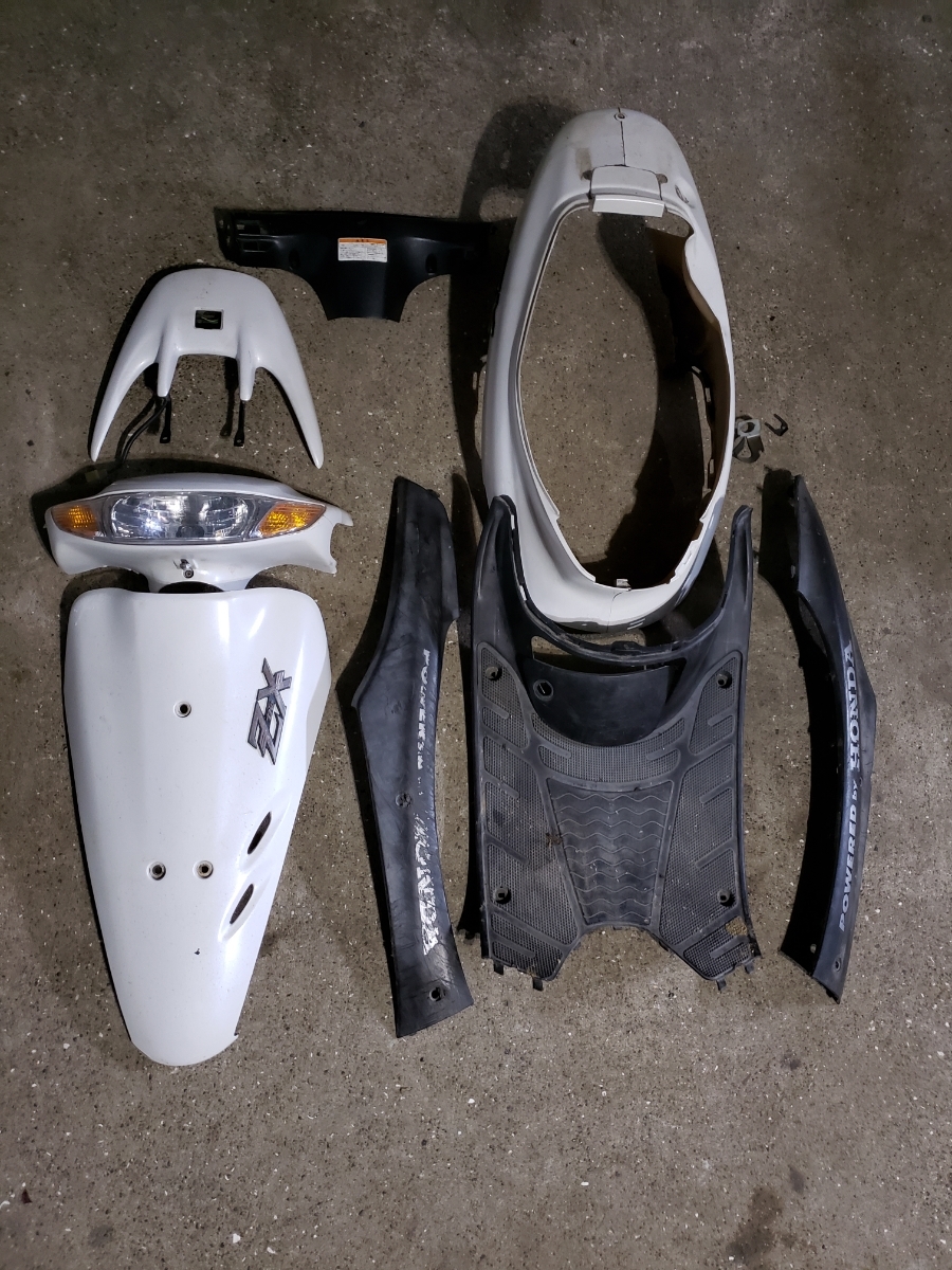 売切]ライブディオ ZX AF35 中期型 白 外装セット