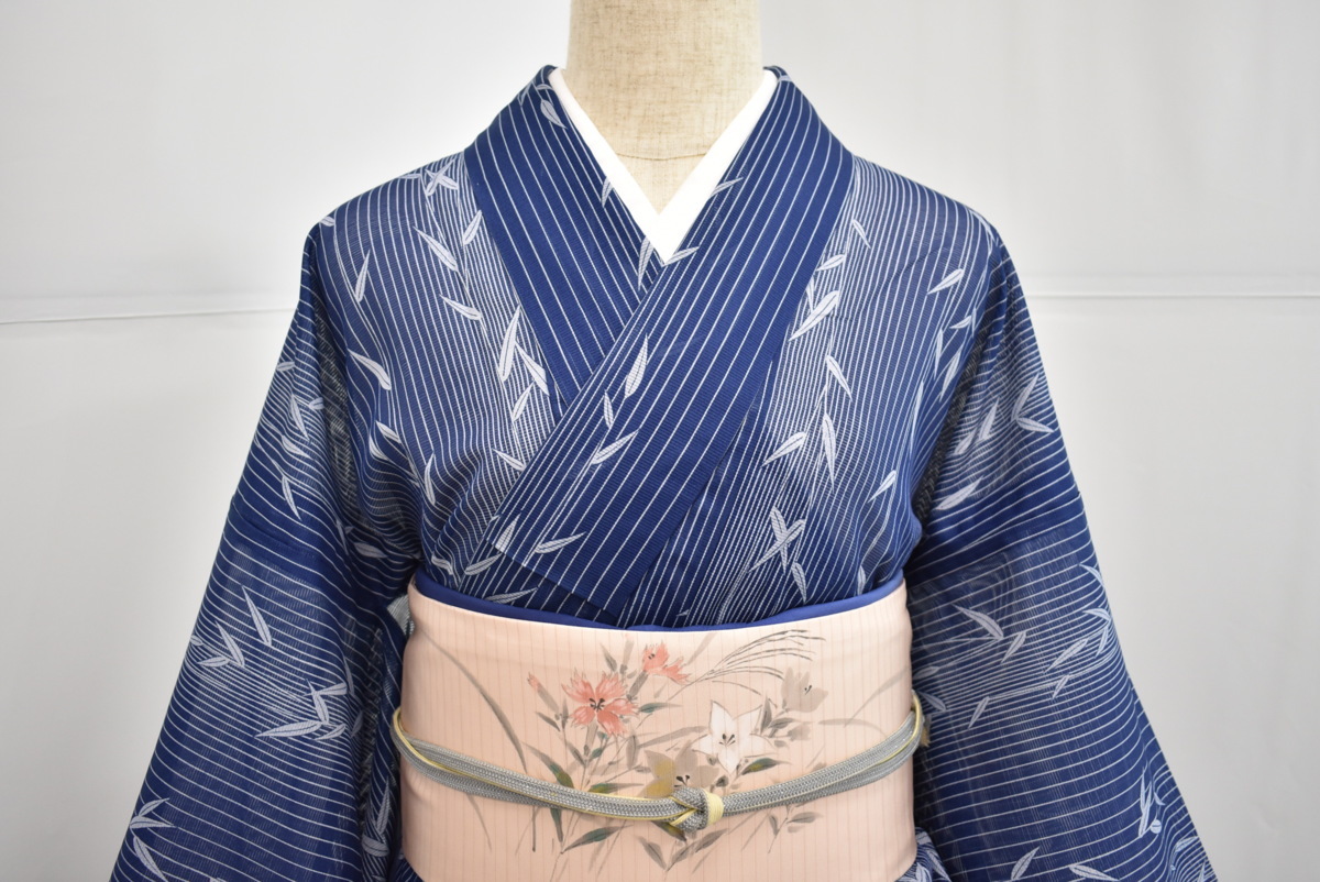 【ちどりや】1円～　美品　化繊絽　小紋　夏物　広衿　身丈162cm/裄67.5cｍ　洗える　ポリエステル　笹たて縞　青紺　AZ76