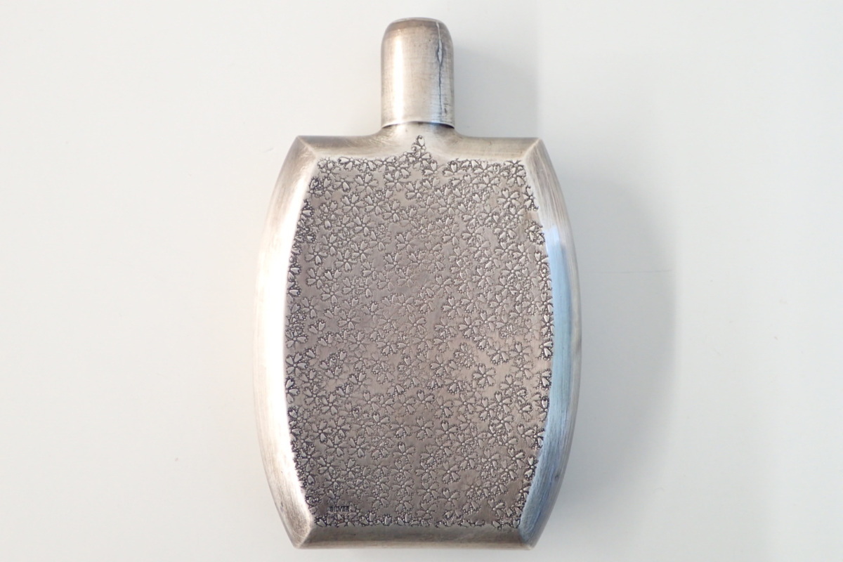 【限定セール，本物保証】 銀製 スキットル 桜花尽紋 酒器 ボトル 水筒 総重量約185.05g 高さ約16cm 紋尽 シルバー刻印 SILVER 管AMG06164EH(その他)｜売買されたオークション情報、yahooの商品情報をアーカイブ公開 - オークフ その他