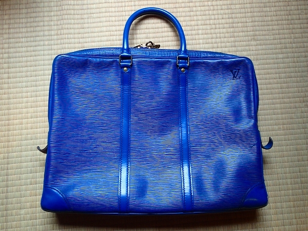 LOUIS VUITTONエピ ヴォワヤージュビジネスバッグ トレドブルー正規品 LOUIS VUITTON ルイ・ヴィトン エピ ポルトドキュマン ヴォワヤージュ