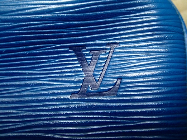 LOUIS VUITTON ルイ・ヴィトン エピ ポルトドキュマン ヴォワヤージュ