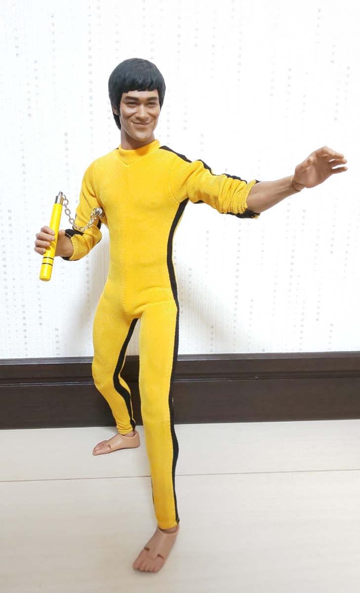 ブルース・リー フィギュア 1/6 ホットトイズ カジュアル版 + トラックスーツ 足パーツ ヌンチャク 靴下 別売 付属付 映画 購入状態箱有