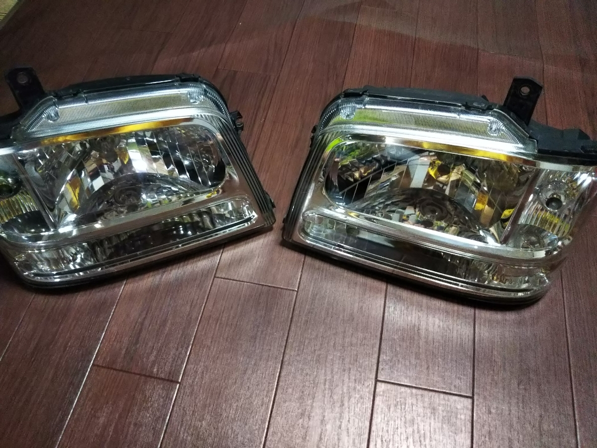 スズキ　エブリィワゴン　DA62W 左右ヘッドライト スズキ DA62W エブリイワゴン 純正 ヘッドライト 左右セット (検 DA52W