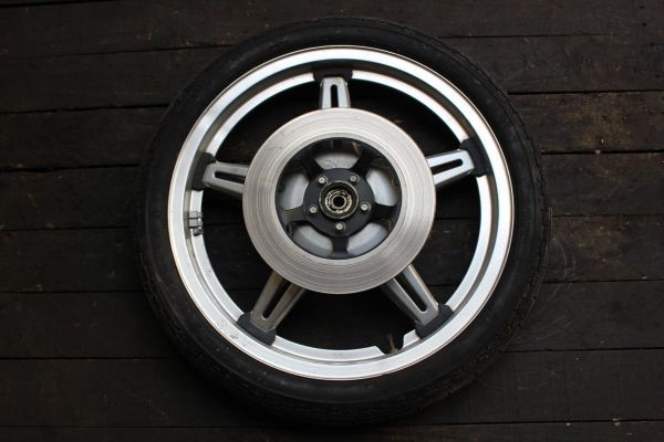 当時物 純正 CB400T フロントホイール 0017 CB250T CB400N ホーク 純正 CB400T 当時物 純正流用フロント 投稿詳細｜MOTOCLE 0009