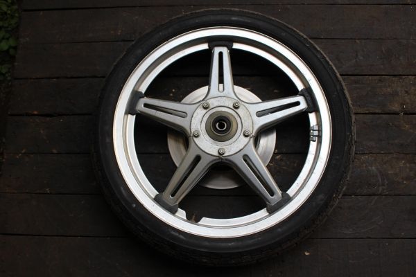 当時物 純正 CB400T フロントホイール 0017 CB250T CB400N ホーク 純正 CB400T 当時物 純正流用フロント 投稿詳細｜MOTOCLE 0009