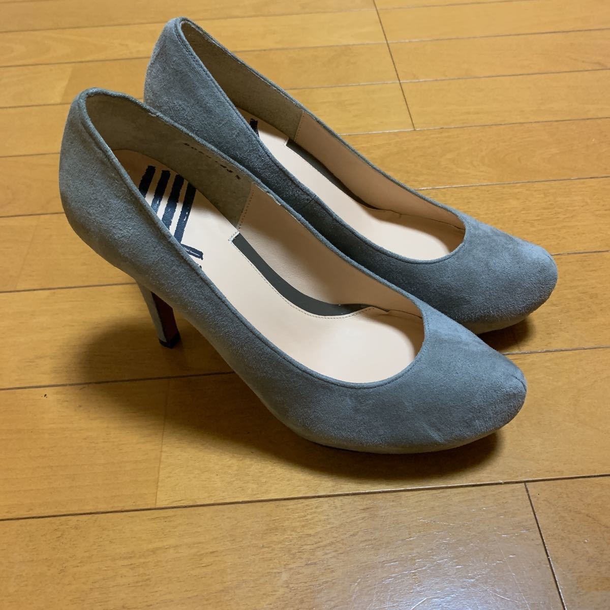 ランバンオンブルー Lanvin En Bleu スゥード グレーパンプス 231 2 女性用 売買されたオークション情報 Yahooの商品情報をアーカイブ公開 オークファン Aucfan Com