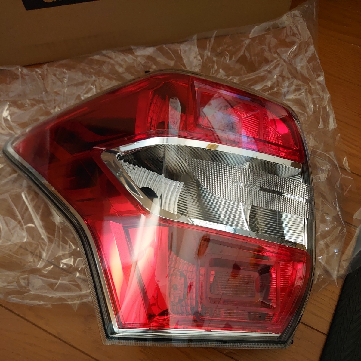 スバル　フォレスター　SJ5/SJG　前期　左テール　純正　ICHIKOH　D114　84201-SG010_1