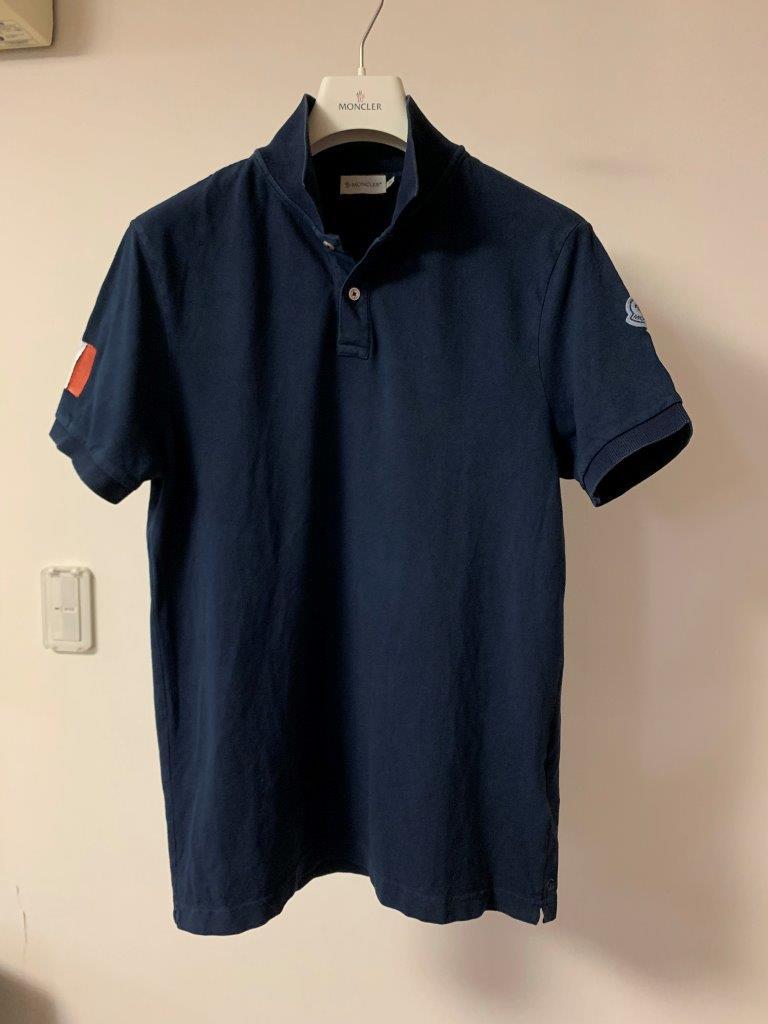 ポロシャツ MONCLER (モンクレール) モンクレール サイズ:Ｌ グレー アイコンワッペンポロシャツ ワンポイント 半袖 中古・古着通販MONCLER | 肩の刺繡ロゴ Polo 100%綿生地 ブラック ポロシャツ（シャツ・ブラウス