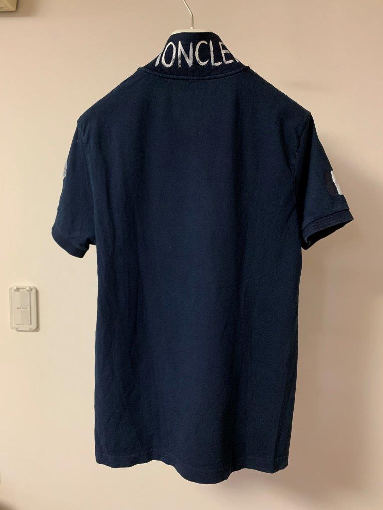 ポロシャツ MONCLER (モンクレール) モンクレール サイズ:Ｌ グレー アイコンワッペンポロシャツ ワンポイント 半袖 中古・古着通販MONCLER | 肩の刺繡ロゴ Polo 100%綿生地 ブラック ポロシャツ（シャツ・ブラウス