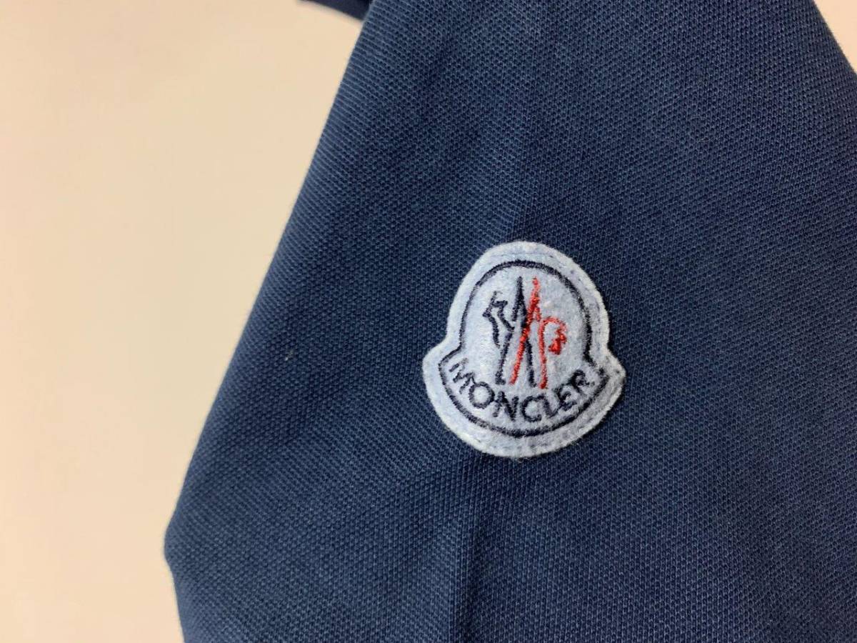 ポロシャツ MONCLER (モンクレール) モンクレール サイズ:Ｌ グレー アイコンワッペンポロシャツ ワンポイント 半袖 中古・古着通販MONCLER | 肩の刺繡ロゴ Polo 100%綿生地 ブラック ポロシャツ（シャツ・ブラウス