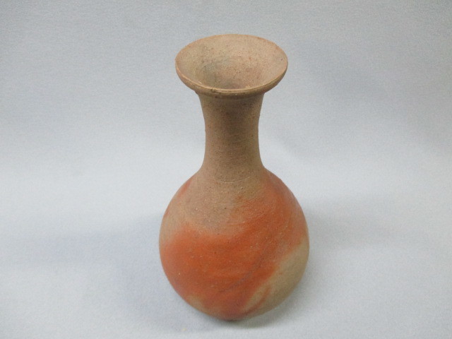 【本物保証】　♪　岡山県無形文化財 「伊勢崎満」作　備前緋襷鶴首花入　共箱　伊勢崎陽山の長男　金重陶陽賞を受賞_8