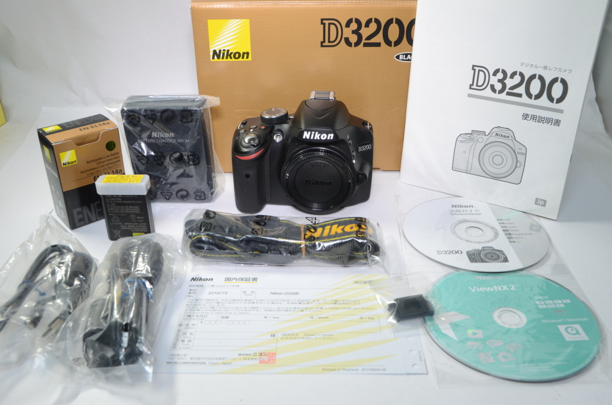 ニコン D3200 ボディ 超美品！ 格安，大得価 ボディストラップ 【 美品 